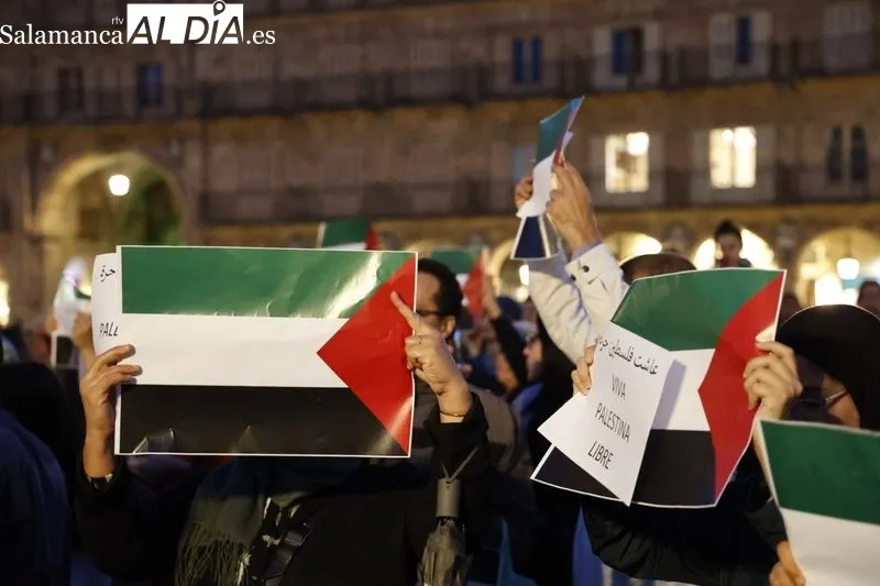 Concentración en la Plaza Mayor de Salamanca para apoyar a Palestina | FOTOS: David Sañudo 