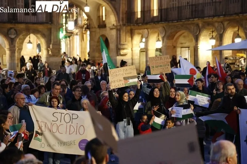 Concentración en la Plaza Mayor de Salamanca para apoyar a Palestina | FOTOS: David Sañudo 