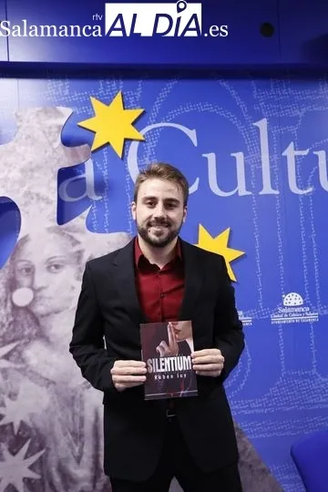 Rubén Juy presenta entre familiares, amigos y lectores su primer thriller ‘Siluntium’ | FOTOS: David Sañudo 