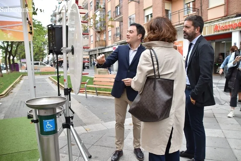 Inauguración de la primera edición de la Semana del Comercio de Proximidad, en la avenida Federico Anaya, con el concejal de Promoción Económica, Comercio y Mercados, Pedro Martínez. Foto de Vanesa Martins