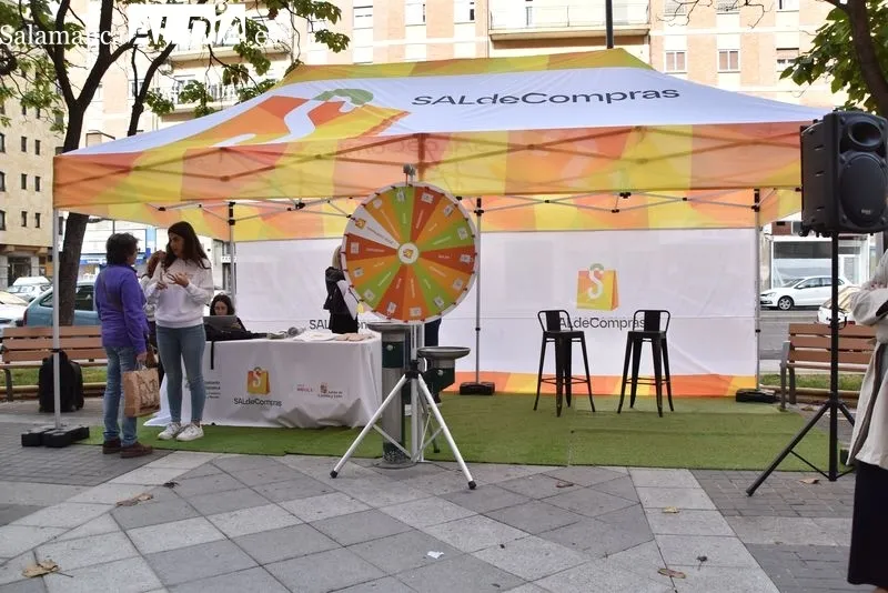 Inauguración de la primera edición de la Semana del Comercio de Proximidad, en la avenida Federico Anaya, con el concejal de Promoción Económica, Comercio y Mercados, Pedro Martínez. Foto de Vanesa Martins