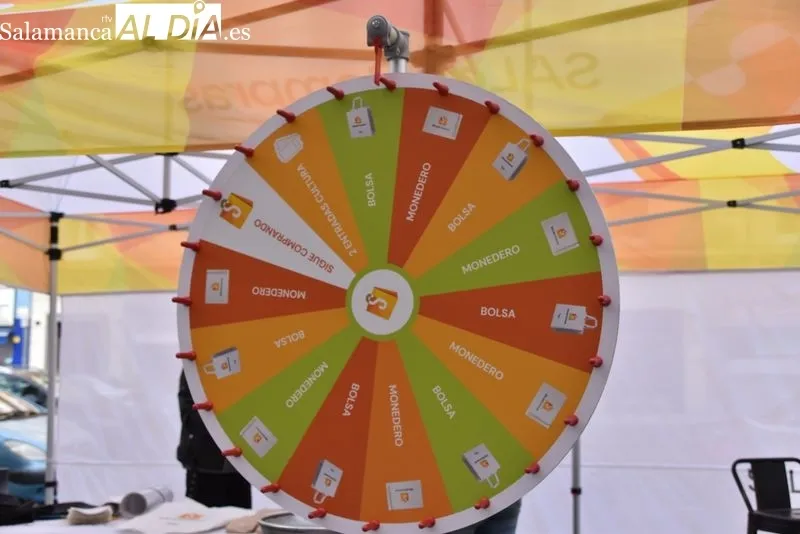 Inauguración de la primera edición de la Semana del Comercio de Proximidad, en la avenida Federico Anaya, con el concejal de Promoción Económica, Comercio y Mercados, Pedro Martínez. Foto de Vanesa Martins