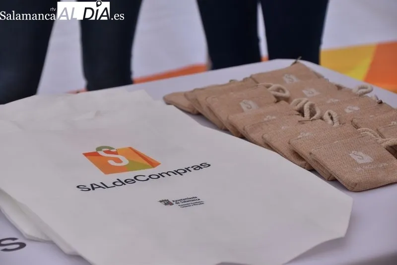 Inauguración de la primera edición de la Semana del Comercio de Proximidad, en la avenida Federico Anaya, con el concejal de Promoción Económica, Comercio y Mercados, Pedro Martínez. Foto de Vanesa Martins