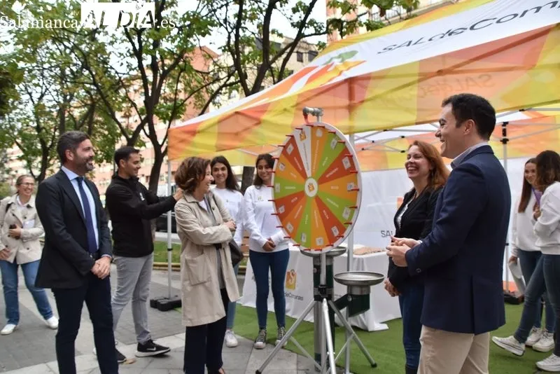 Inauguración de la primera edición de la Semana del Comercio de Proximidad, en la avenida Federico Anaya, con el concejal de Promoción Económica, Comercio y Mercados, Pedro Martínez. Foto de Vanesa Martins