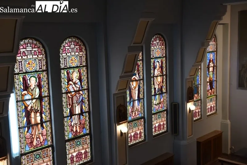 Mural 'Vía Crucis' de Genaro de No, que se ha reubicado en la capilla del hospital Los Montalvos. Foto de Vanesa Martins