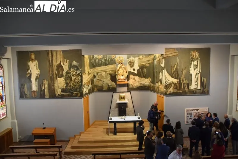 Mural 'Vía Crucis' de Genaro de No, que se ha reubicado en la capilla del hospital Los Montalvos. Foto de Vanesa Martins