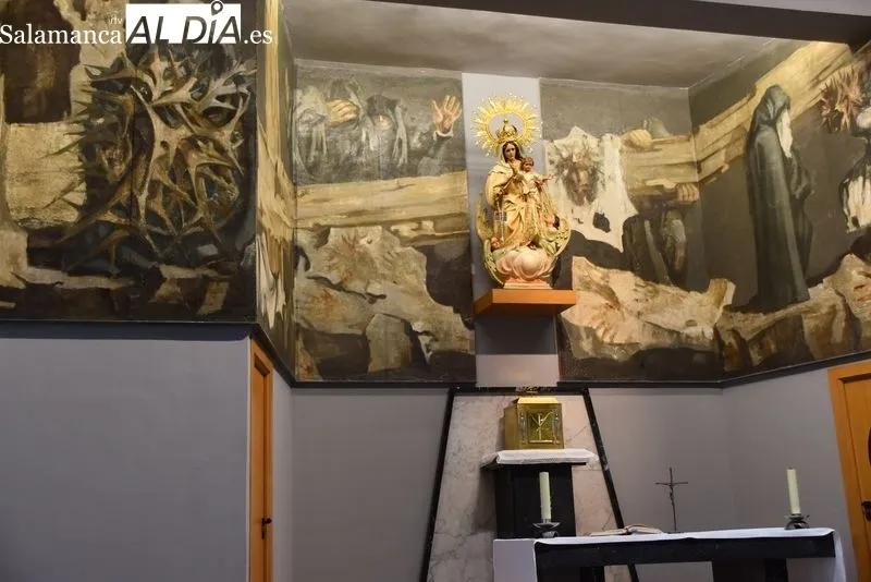 Mural 'Vía Crucis' de Genaro de No, que se ha reubicado en la capilla del hospital Los Montalvos. Foto de Vanesa Martins