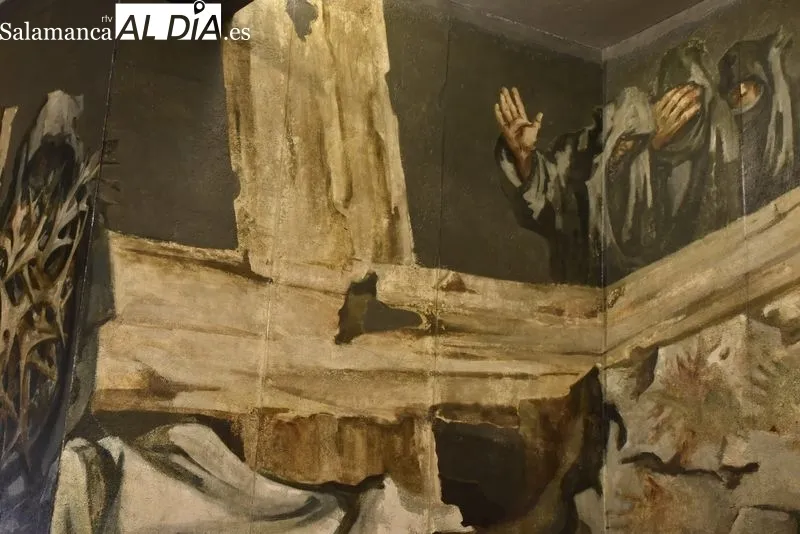 Mural 'Vía Crucis' de Genaro de No, que se ha reubicado en la capilla del hospital Los Montalvos. Foto de Vanesa Martins