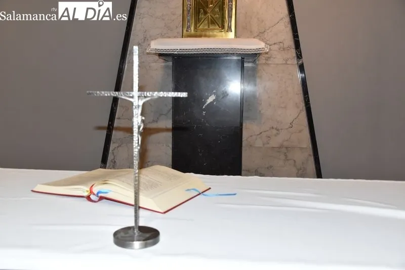 Mural 'Vía Crucis' de Genaro de No, que se ha reubicado en la capilla del hospital Los Montalvos. Foto de Vanesa Martins