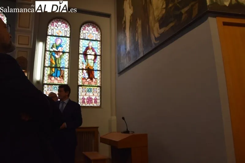 Mural 'Vía Crucis' de Genaro de No, que se ha reubicado en la capilla del hospital Los Montalvos. Foto de Vanesa Martins