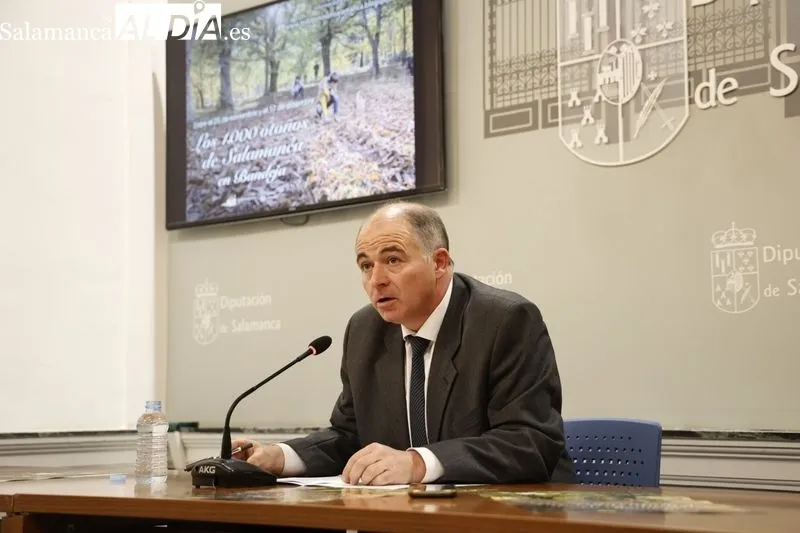 El delegado del área de Turismo, Juan Carlos Ceballos, en la presentación de 'Los 1.000 otoños de Salamanca'. Foto de David Sañudo