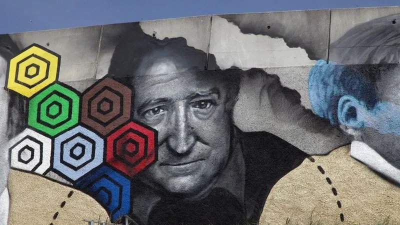 Mural de Eduardo Lourenço en Guarda, autoría de SFHIR (Hugo Lomas, España)