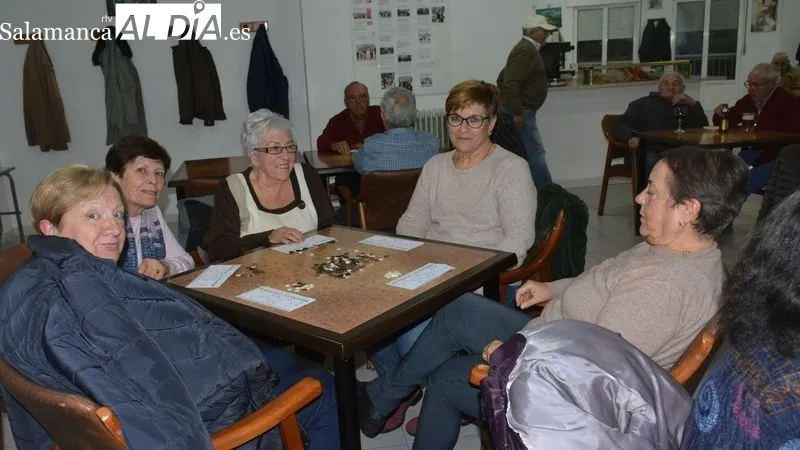 El hogar del jubilado acogió la proyección del corto y el juego del 'Bingo por las mujeres'