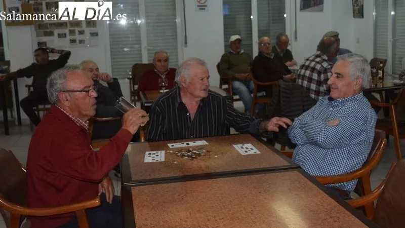 El hogar del jubilado acogió la proyección del corto y el juego del 'Bingo por las mujeres'