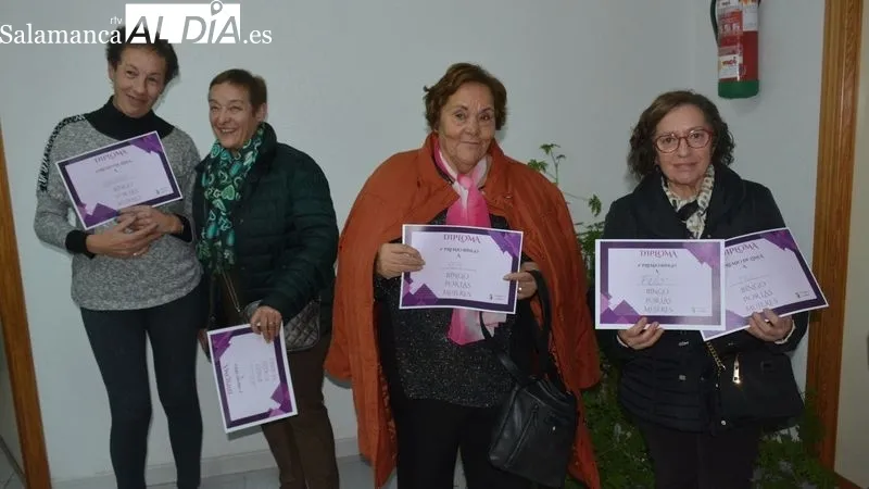 El hogar del jubilado acogió la proyección del corto y el juego del 'Bingo por las mujeres'