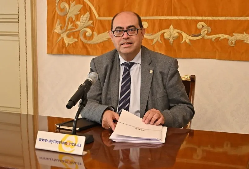 El concejal de Hacienda, Fernando Rodríguez, en la rueda de prensa de esta mañana en el Ayuntamiento de Salamanca