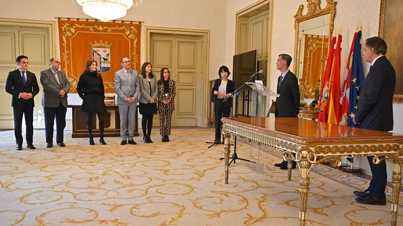 Recepción en el Ayuntamiento de Salamanca al embajador de la República Popular China en España, Yao Jing