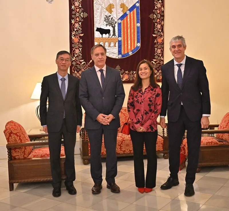 Recepción en el Ayuntamiento de Salamanca al embajador de la República Popular China en España, Yao Jing