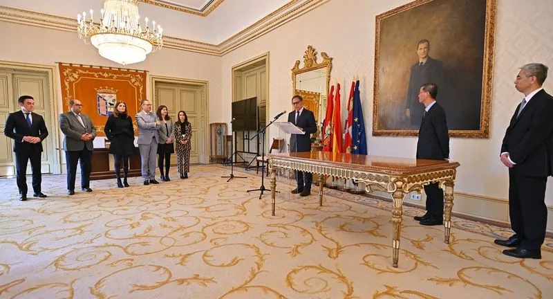 Recepción en el Ayuntamiento de Salamanca al embajador de la República Popular China en España, Yao Jing