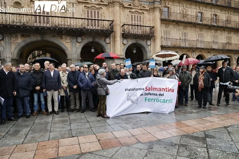 Concentración por la reapertura del tren Ruta de la Plata. Fotos: David Sañudo