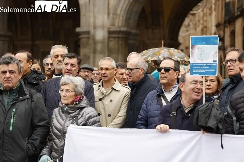 Concentración por la reapertura del tren Ruta de la Plata. Fotos: David Sañudo