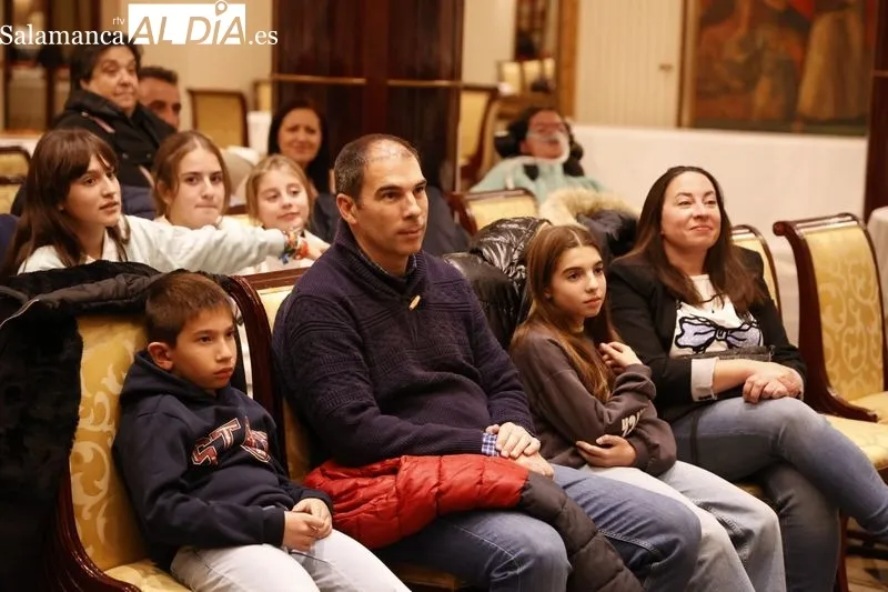 Presentación del calendario solidario Aerscyl 2024. Fotos: David Sañudo
