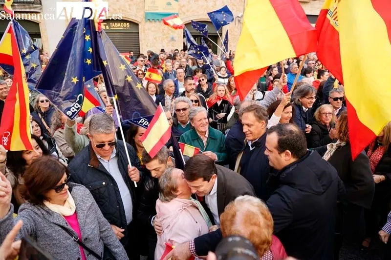 'Esta dictadura la vamos a parar', miles de personas se concentran en Salamanca contra Sánchez y la ley de amnistía | FOTOS: David Sañudo 