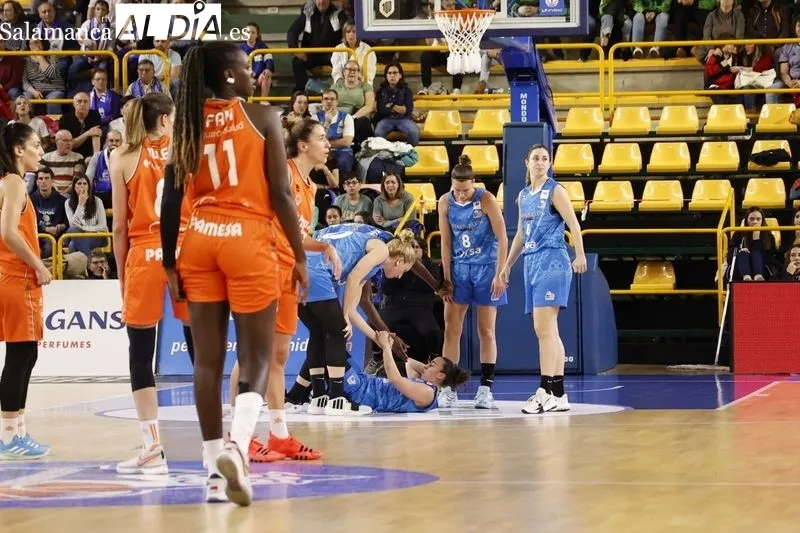Foto 15 - Kon&eacute; sale investida de W&uuml;rzburg como nueva 'reina' del Perfumer&iacute;as Avenida en un gran triunfo ante el Valencia Basket (71-56)