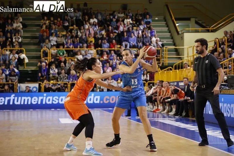 Foto 18 - Kon&eacute; sale investida de W&uuml;rzburg como nueva 'reina' del Perfumer&iacute;as Avenida en un gran triunfo ante el Valencia Basket (71-56)