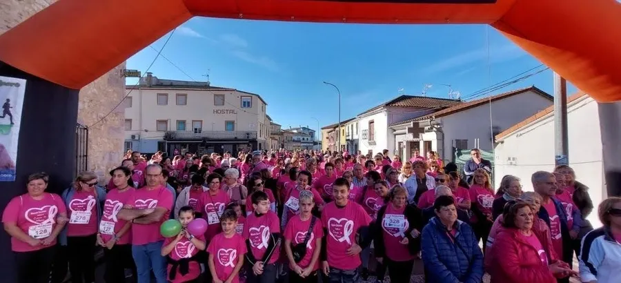 Foto 2 - Nuevo &eacute;xito de la Marcha contra el C&aacute;ncer de Sancti-Sp&iacute;ritus con m&aacute;s de 350 participantes