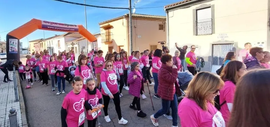 Foto 4 - Nuevo &eacute;xito de la Marcha contra el C&aacute;ncer de Sancti-Sp&iacute;ritus con m&aacute;s de 350 participantes