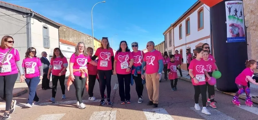 Foto 7 - Nuevo &eacute;xito de la Marcha contra el C&aacute;ncer de Sancti-Sp&iacute;ritus con m&aacute;s de 350 participantes