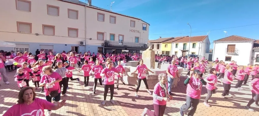 Foto 8 - Nuevo &eacute;xito de la Marcha contra el C&aacute;ncer de Sancti-Sp&iacute;ritus con m&aacute;s de 350 participantes