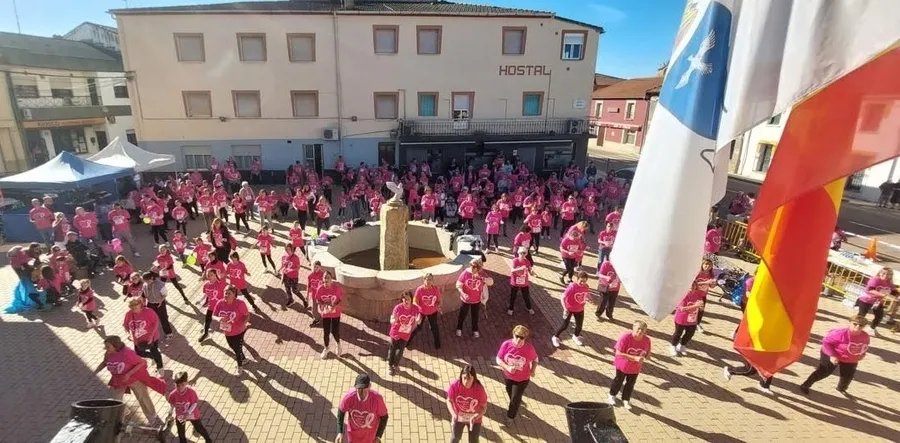 Foto 10 - Nuevo &eacute;xito de la Marcha contra el C&aacute;ncer de Sancti-Sp&iacute;ritus con m&aacute;s de 350 participantes