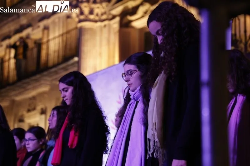 Acto oficial del Día Internacional de la Eliminación de la Violencia contra la Mujer en la Plaza Mayor de Salamanca. Fotos: David Sañudo