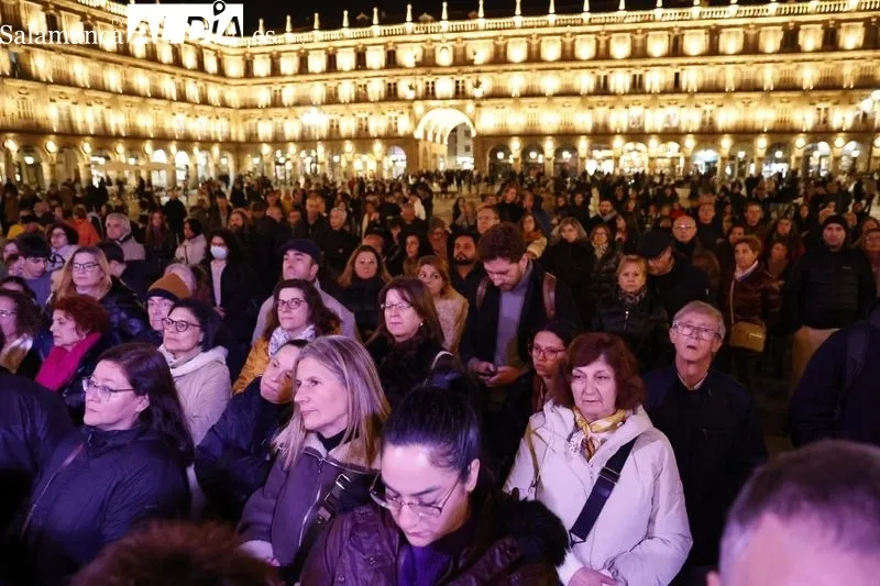 Acto oficial del Día Internacional de la Eliminación de la Violencia contra la Mujer en la Plaza Mayor de Salamanca. Fotos: David Sañudo