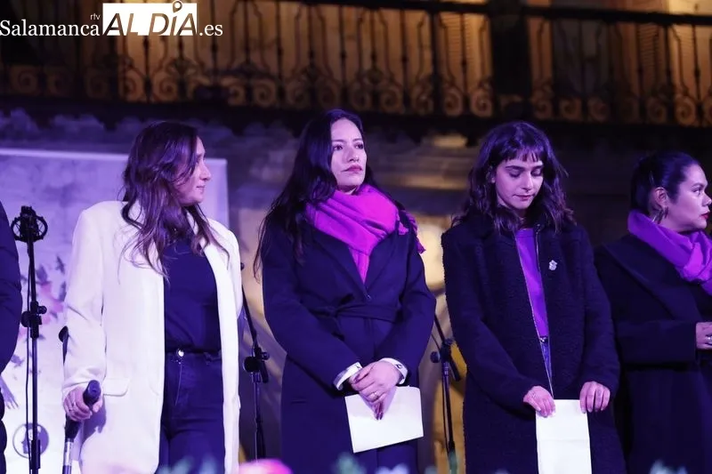 Acto oficial del Día Internacional de la Eliminación de la Violencia contra la Mujer en la Plaza Mayor de Salamanca. Fotos: David Sañudo