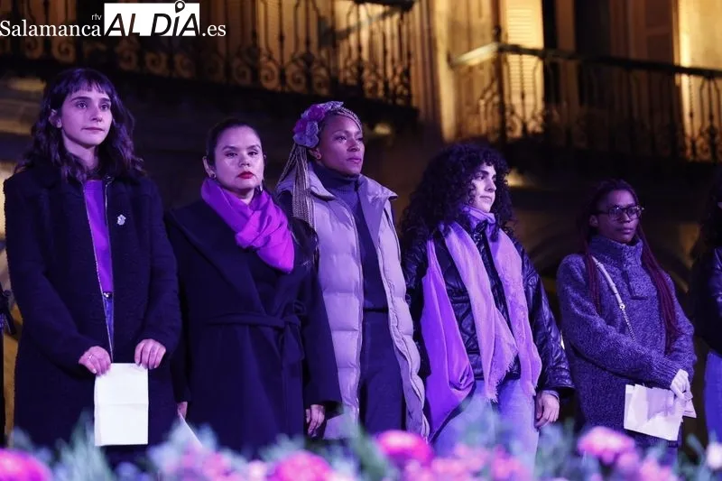 Acto oficial del Día Internacional de la Eliminación de la Violencia contra la Mujer en la Plaza Mayor de Salamanca. Fotos: David Sañudo