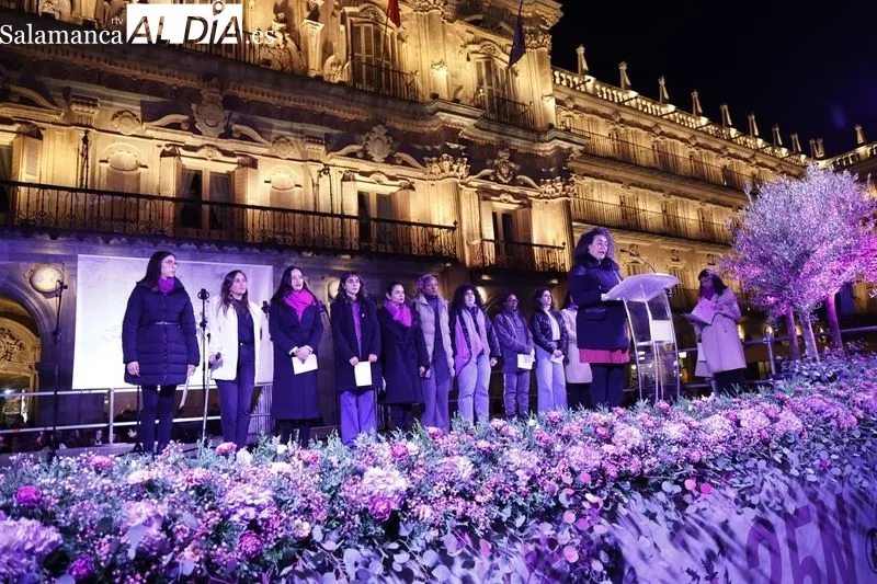 Acto oficial del Día Internacional de la Eliminación de la Violencia contra la Mujer en la Plaza Mayor de Salamanca. Fotos: David Sañudo