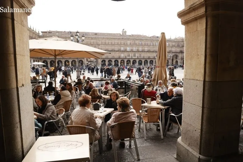 Ambiente en el centro de Salamanca este domingo. Fotos: David Sañudo