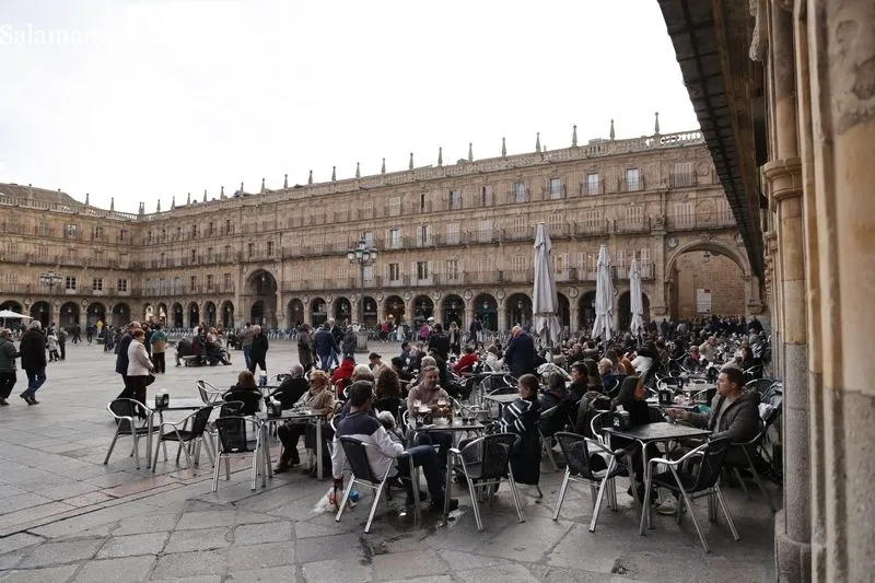 Ambiente en el centro de Salamanca este domingo. Fotos: David Sañudo