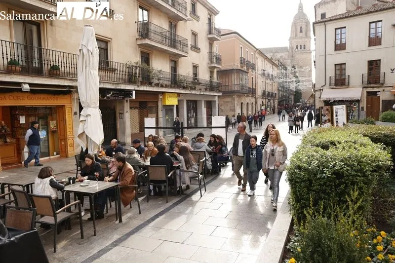 Ambiente en el centro de Salamanca este domingo. Fotos: David Sañudo