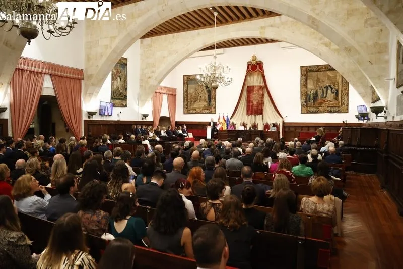 El Paraninfo del Edificio de las Escuelas Mayores ha acogido al entrega del XXXII Premio de Poesía Iberoamericana. Fotos: David Sañudo
