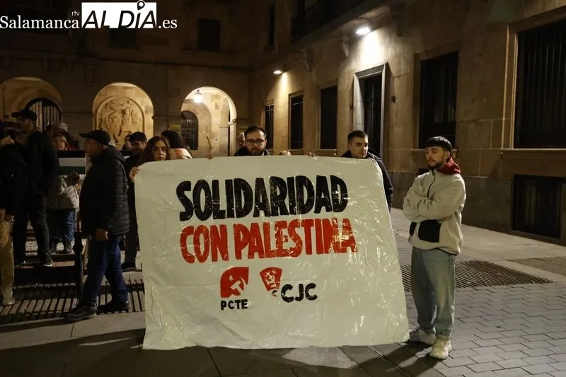 Concentración por la descolonización de Palestina frente a la Subdelegación del Gobierno en Salamanca. Fotos: David Sañudo