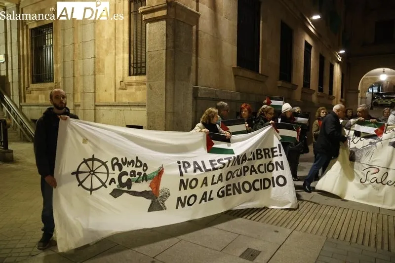 Concentración por la descolonización de Palestina frente a la Subdelegación del Gobierno en Salamanca. Fotos: David Sañudo