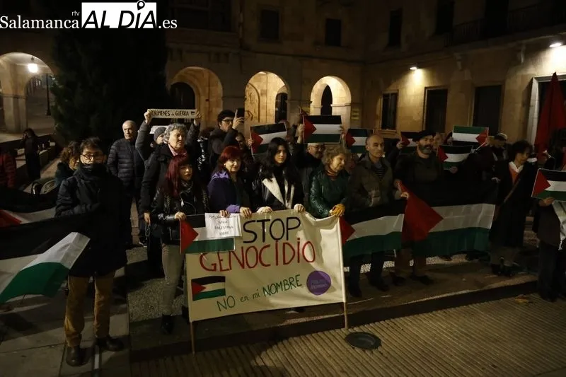 Concentración por la descolonización de Palestina frente a la Subdelegación del Gobierno en Salamanca. Fotos: David Sañudo