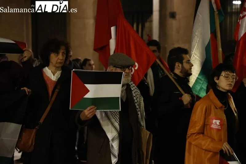 Concentración por la descolonización de Palestina frente a la Subdelegación del Gobierno en Salamanca. Fotos: David Sañudo