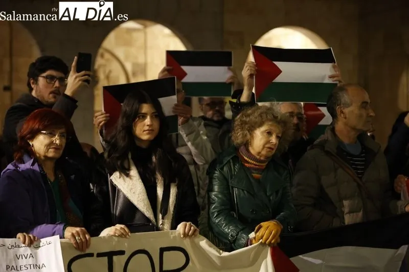 Concentración por la descolonización de Palestina frente a la Subdelegación del Gobierno en Salamanca. Fotos: David Sañudo