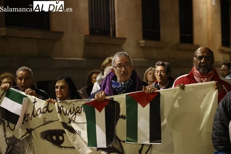 Concentración por la descolonización de Palestina frente a la Subdelegación del Gobierno en Salamanca. Fotos: David Sañudo