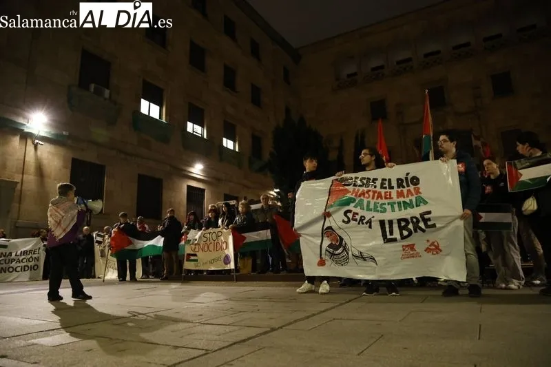 Concentración por la descolonización de Palestina frente a la Subdelegación del Gobierno en Salamanca. Fotos: David Sañudo